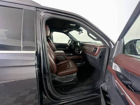 Used 2024 Ford Expedition Limited image 34