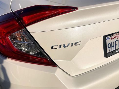 Used 2018 Honda Civic EX image 9
