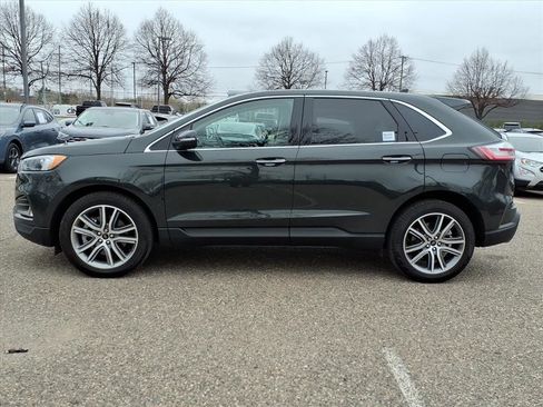 Used 2024 Ford Edge Titanium image 2