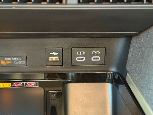 Used 2025 Toyota Camry XLE w/ Premium Package image 18