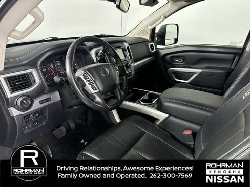 Used 2019 Nissan Titan PRO-4X image 4