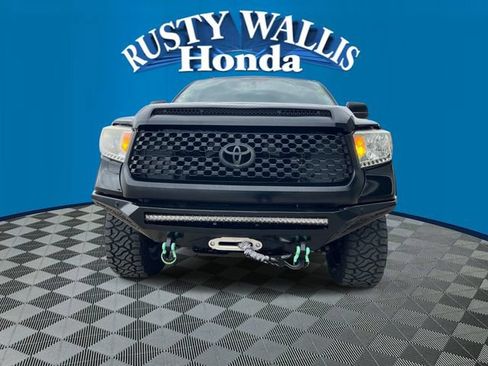 Used 2017 Toyota Tundra SR5 w/ SR5 Upgrade Package AWD/4WD image 4