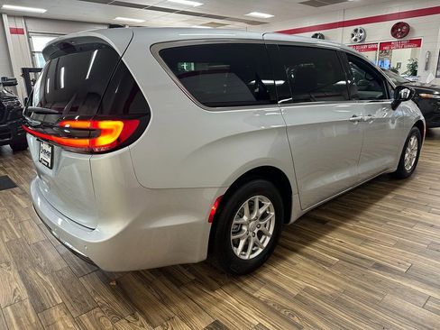 New 2026 Chrysler Pacifica Select image 7
