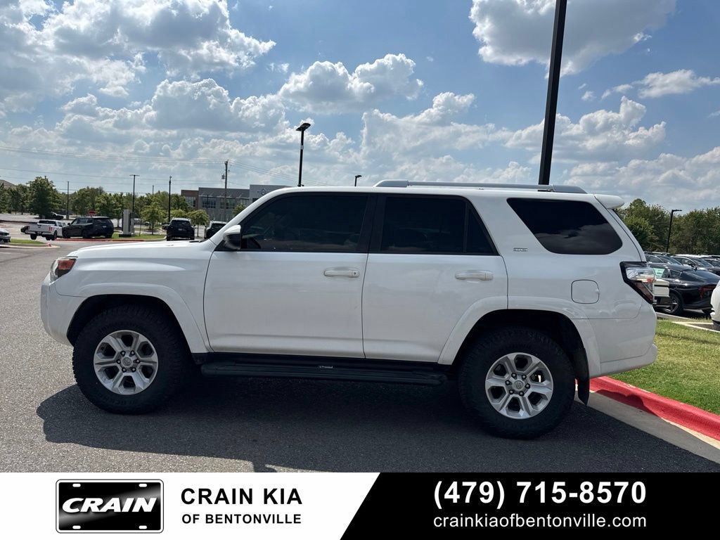 Used 2018 Toyota 4Runner SR5 AWD/4WD image 4