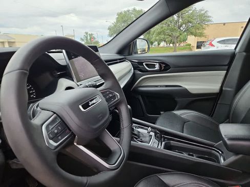 Used 2025 Jeep Compass Limited AWD/4WD image 10