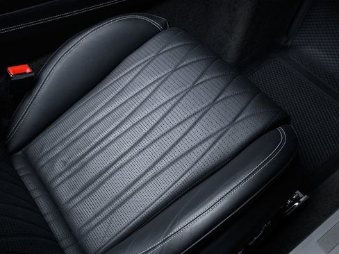 Used 2022 Bentley Flying Spur Plug-In Hybrid image 21