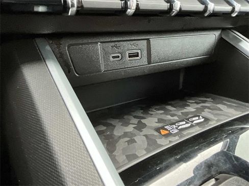 Used 2023 Chevrolet Colorado LT w/ LT Convenience Package II image 33