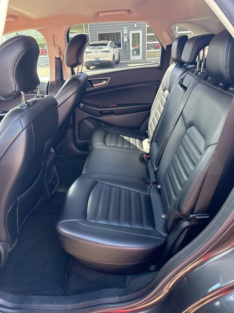 Used 2019 Ford Edge SEL w/ Cold Weather Package AWD/4WD image 7