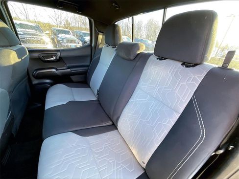 Used 2020 Toyota Tacoma TRD Sport image 14