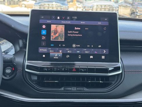 Used 2025 Jeep Compass Trailhawk AWD/4WD image 14