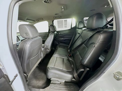 Used 2023 GMC Acadia SLT image 26