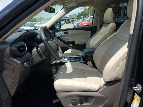 Used 2022 Ford Explorer Platinum w/ Equipment Group 601A image 10