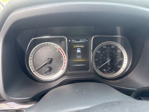 Used 2017 Nissan Titan SV image 12