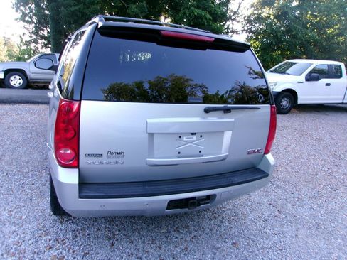 Used 2011 GMC Yukon SLT AWD/4WD image 24