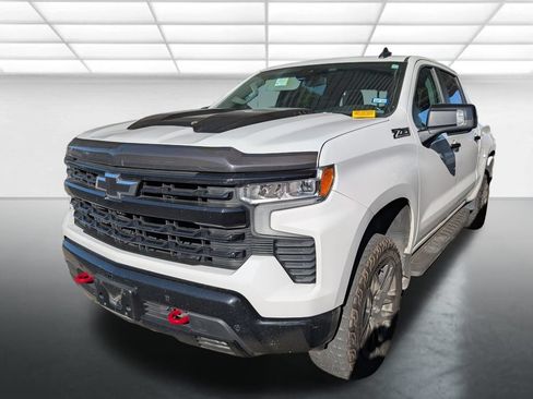 Used 2024 Chevrolet Silverado 1500 LT Trail Boss w/ LT Trail Boss Premium Package AWD/4WD image 3