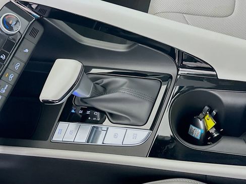 New 2025 Hyundai Elantra Limited image 15