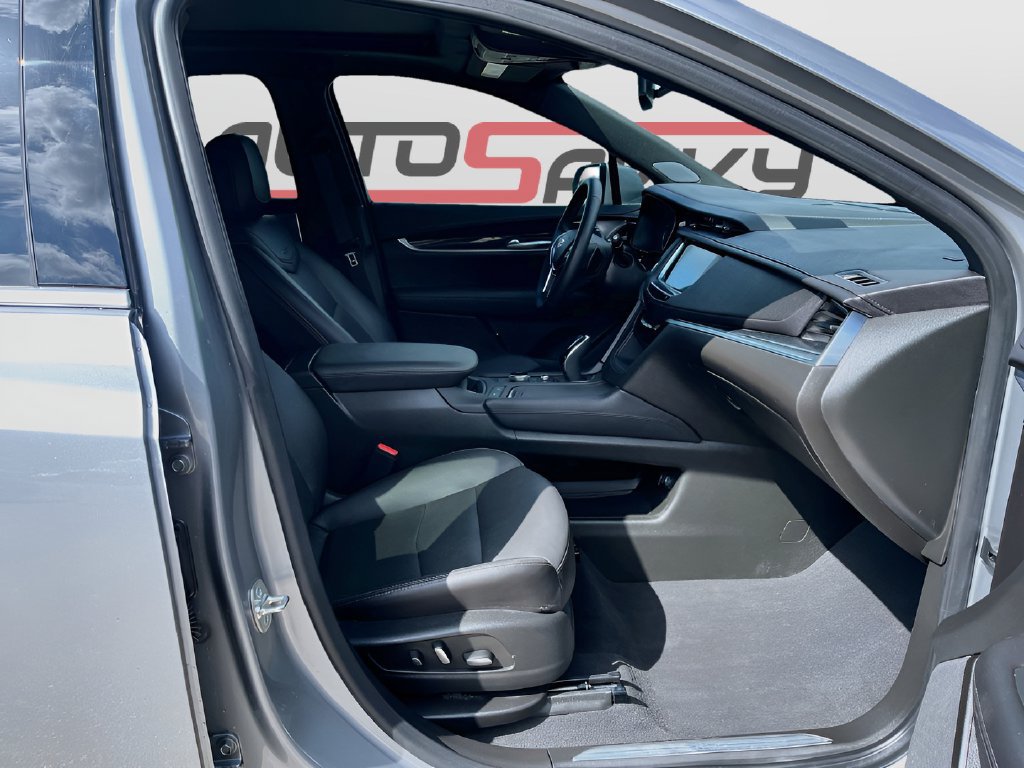 Used 2025 Cadillac XT5 Premium Luxury w/ LPO, Floor Liner Package FWD image 30