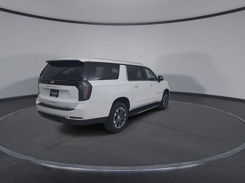 Used 2025 Chevrolet Suburban LT w/ Comfort Package AWD/4WD image 15