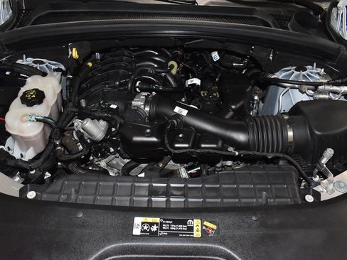 Used 2023 Jeep Grand Cherokee Altitude AWD/4WD image 10