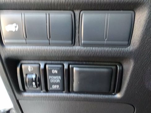 Used 2018 Nissan Armada SL image 35