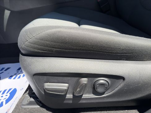 Used 2021 Toyota RAV4 XLE w/ XLE Grade Weather Package AWD/4WD image 18