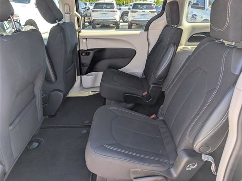 Used 2023 Chrysler Voyager LX FWD image 15