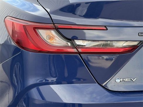 Used 2025 Toyota Camry SE image 6