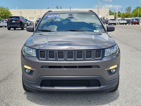 Used 2021 Jeep Compass Latitude FWD image 3
