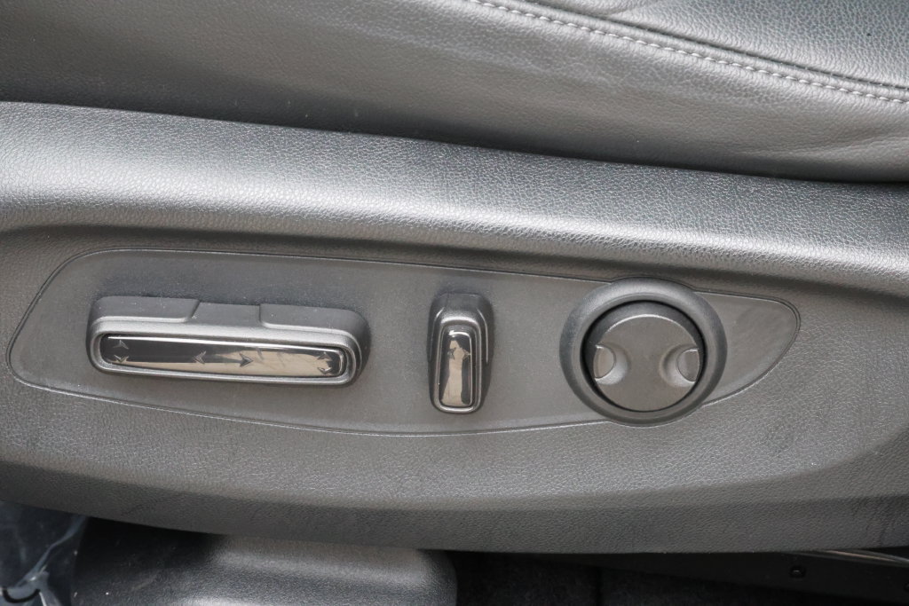 Used 2025 Honda CR-V EX-L image 13