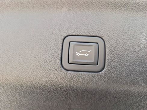 Used 2023 Cadillac Escalade Luxury AWD/4WD image 16