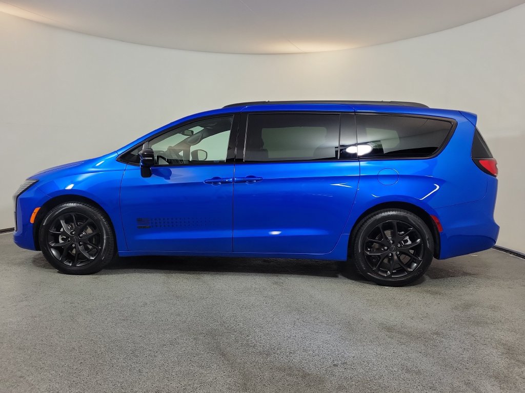New 2027 Chrysler Pacifica Select FWD image 4