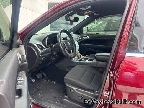 Used 2020 Jeep Grand Cherokee Laredo w/ 18" Wheel & 8.4" Radio Group image 7