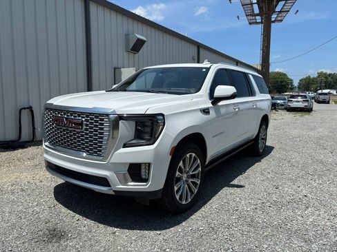Used 2021 GMC Yukon XL Denali w/ Denali Ultimate Package AWD/4WD image 3