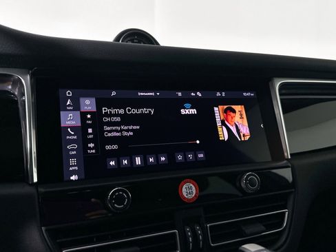 Certified 2025 Porsche Macan image 21