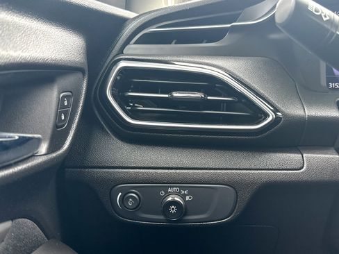 Used 2022 Chevrolet Bolt EUV LT image 42