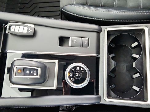 Used 2024 Mitsubishi Outlander FWD image 15