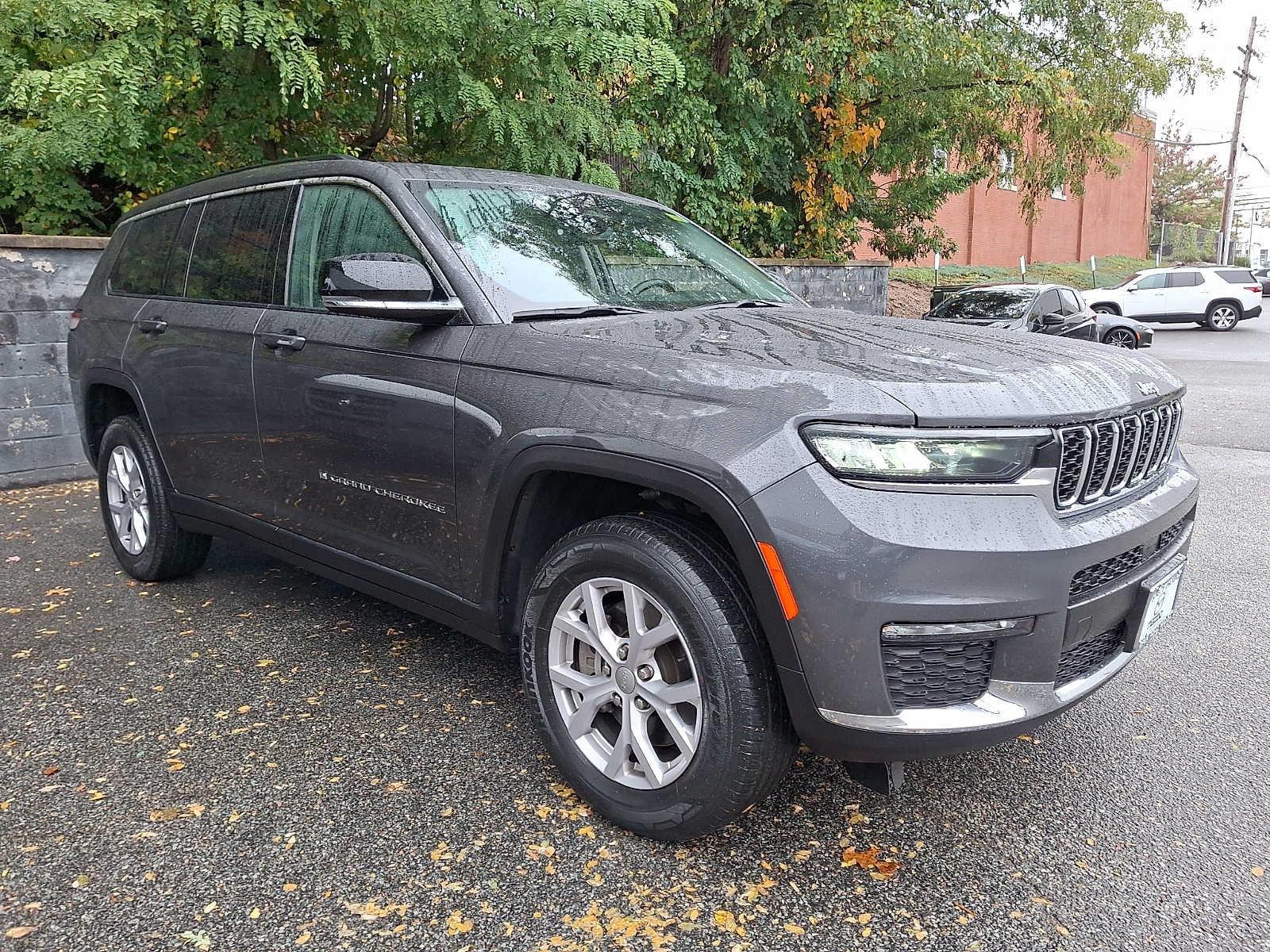 Used 2022 Jeep Grand Cherokee L Limited AWD/4WD image 3