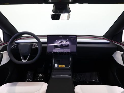 Used 2026 Tesla Model Y 2WD image 28