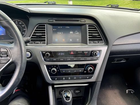 Used 2017 Hyundai Sonata Sport w/ Value Edition Package 02 FWD image 14