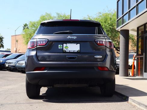 Used 2019 Jeep Compass Latitude FWD image 12