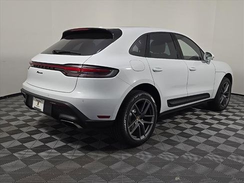 Certified 2025 Porsche Macan image 7