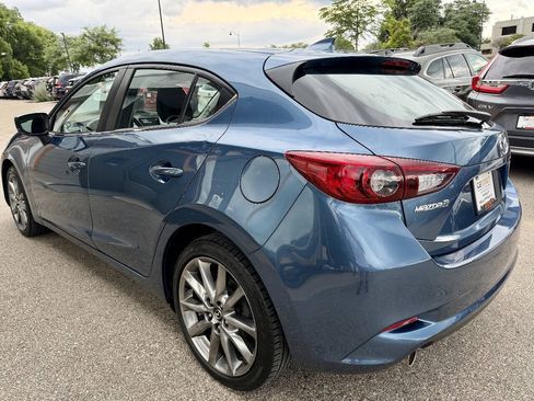 Used 2018 MAZDA MAZDA3 Touring FWD image 8