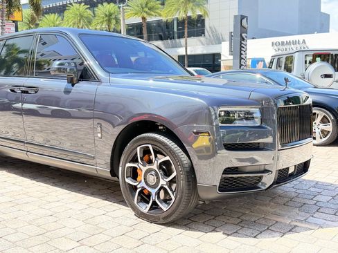 Used 2023 Rolls-Royce Cullinan Black Badge w/ Dark Exterior Package AWD/4WD image 6