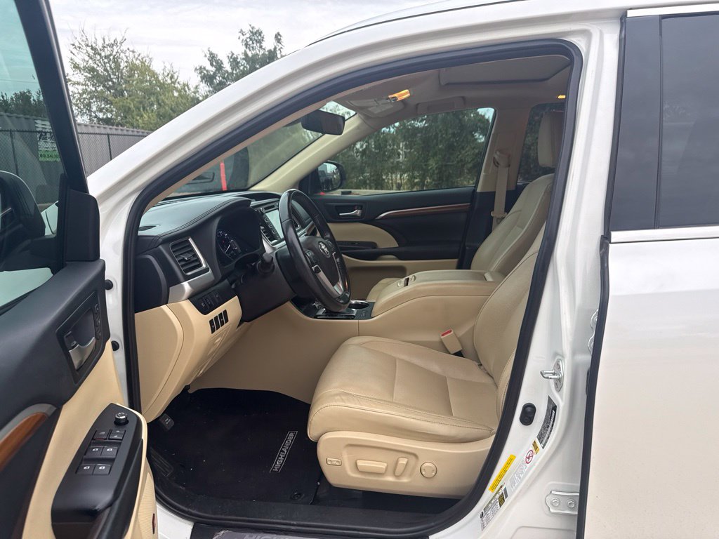 Used 2019 Toyota Highlander Limited FWD image 11