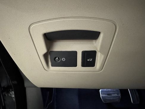 Used 2022 Land Rover Range Rover Velar R-Dynamic S image 10