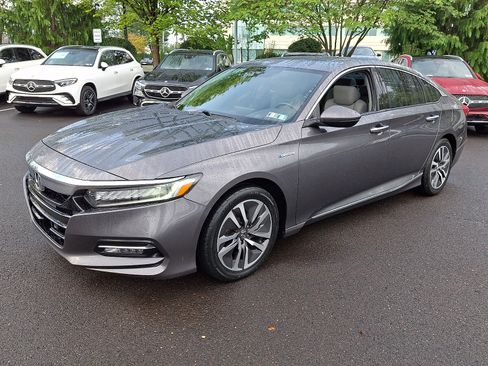 Used 2018 Honda Accord Touring image 3