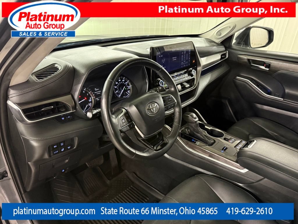Used 2020 Toyota Highlander Limited FWD image 13