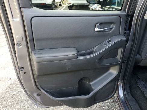 Used 2023 Nissan Frontier SV w/ Tow Package image 9