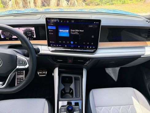 Used 2025 Volkswagen Tiguan SEL R-Line AWD/4WD image 19