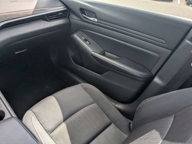 Used 2025 Nissan Altima 2.5 SV FWD image 14